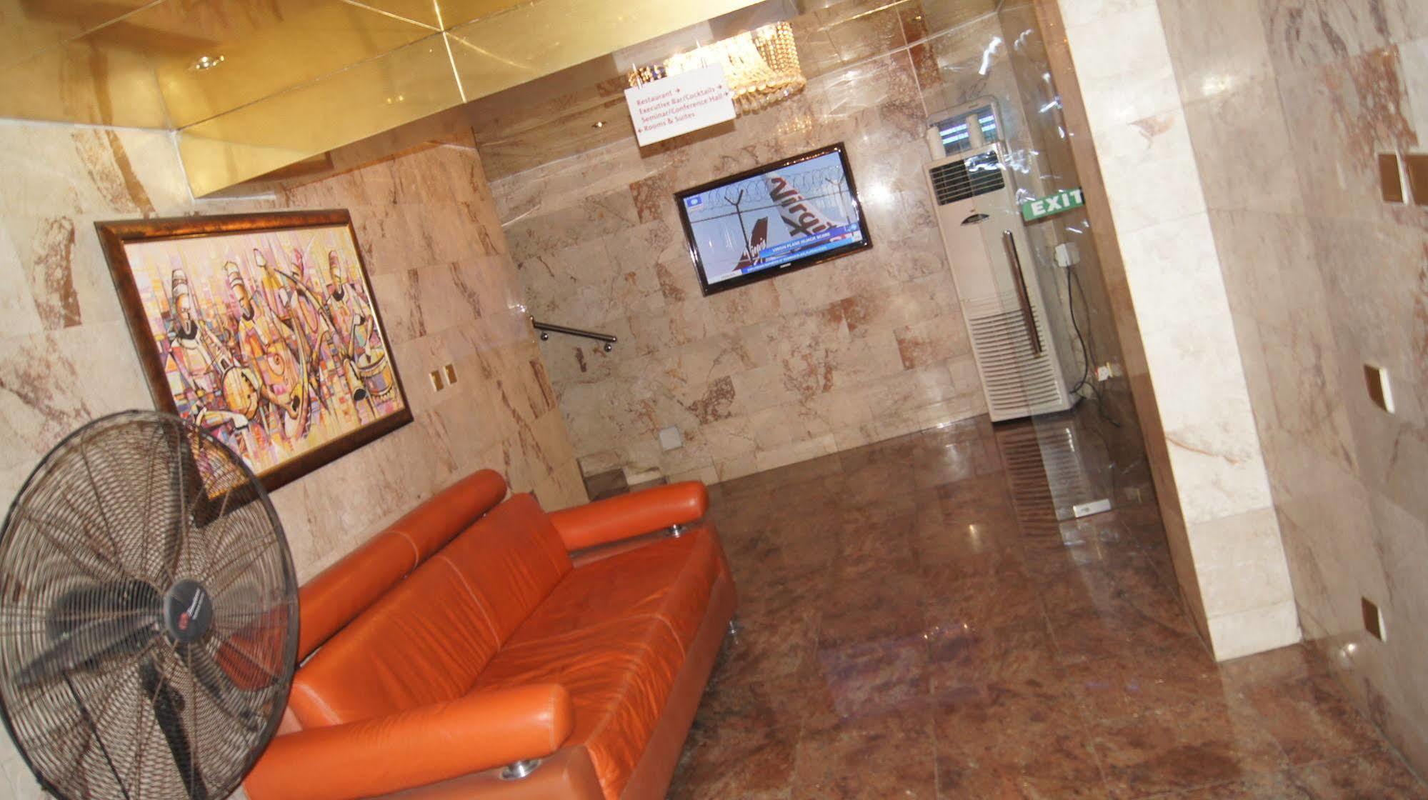 Royalview Hotel And Suites Lagos Exterior foto