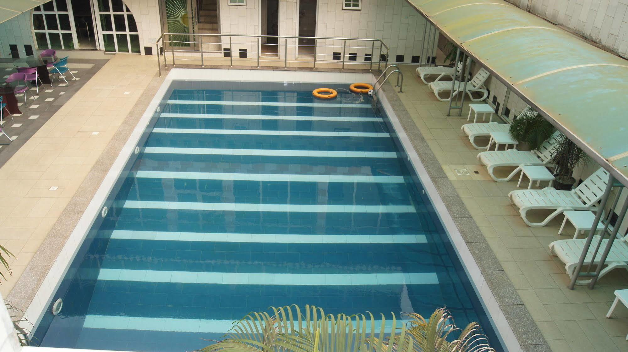 Royalview Hotel And Suites Lagos Exterior foto